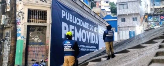 Imagem destaque da publicação - Na contramão de outras cidades, Rio se torna a primeira capital a proibir anúncios de bets em espaços públicos.